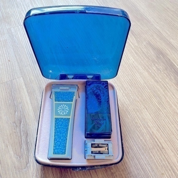Vintage retro 1970’s deluxe electric razor kit. Excellent combo. Hardly used. - Picture 2 of 5
